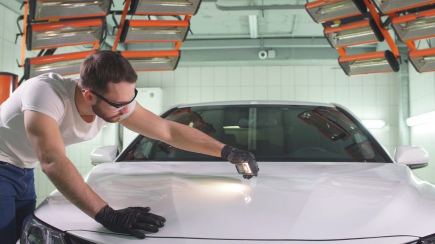 przygotowywanie samochodu do naprawy karoserii